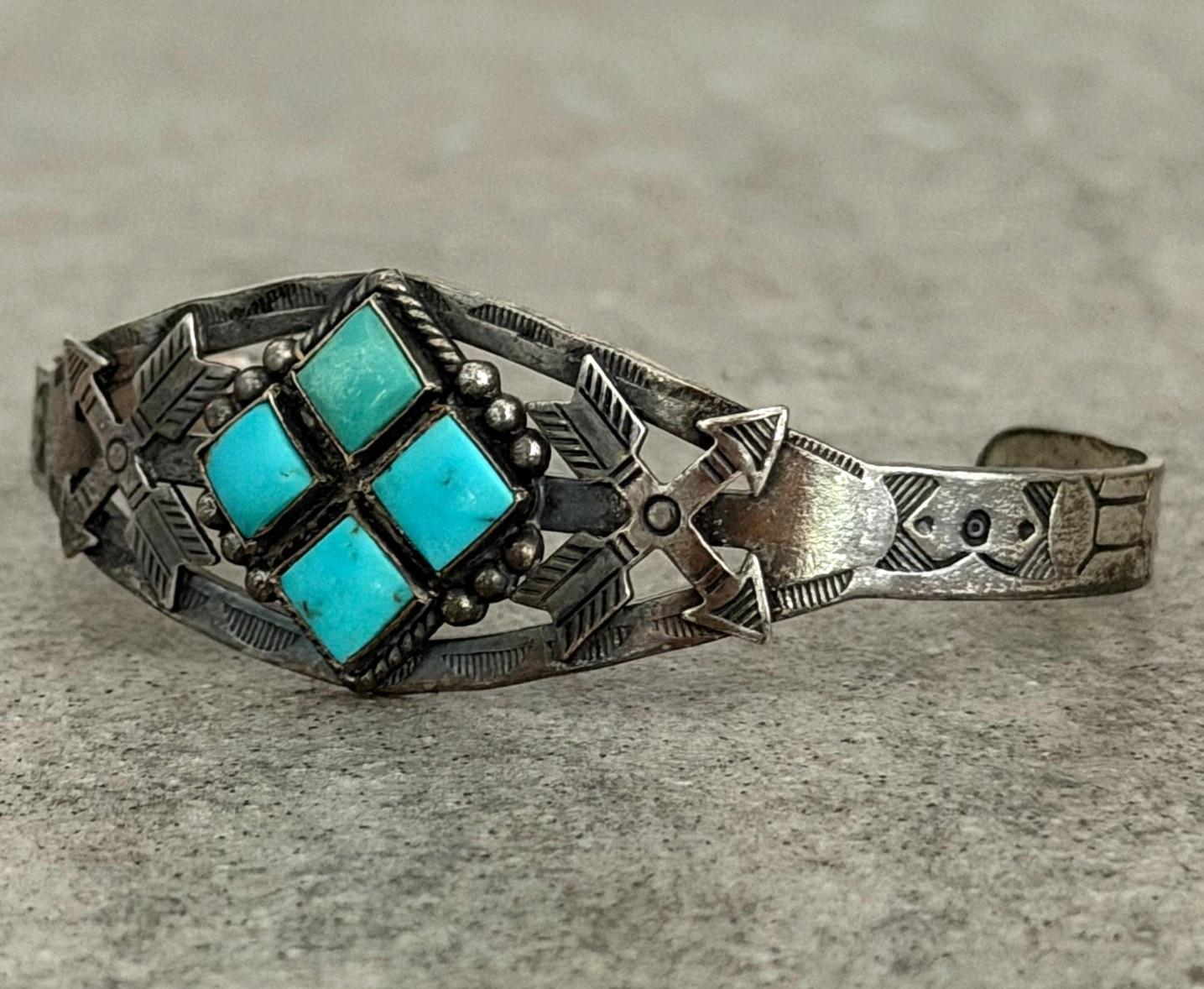 RARE Vintage FRED HARVEY era Navajo CROSSED ARROW Turquoise Sterling Bracelet