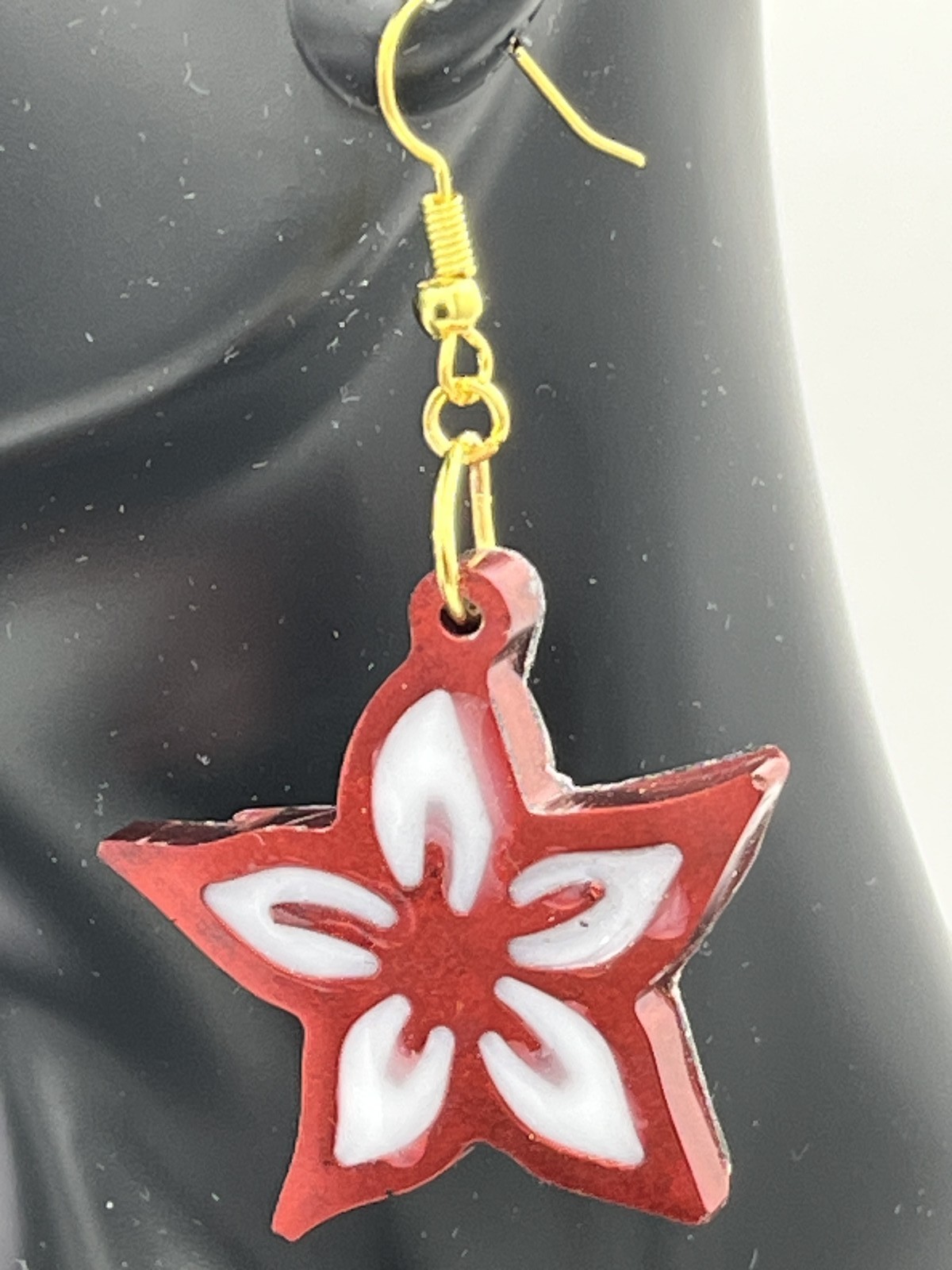Flowers and red and white dropped earrings, costume jewelry
