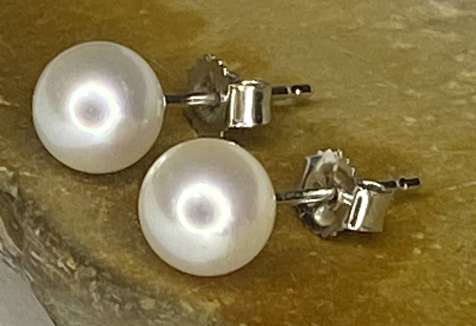 Vintage 14K White Gold Pearl Stud Earrings 585 White Cultured Pearl Studs 0.84g