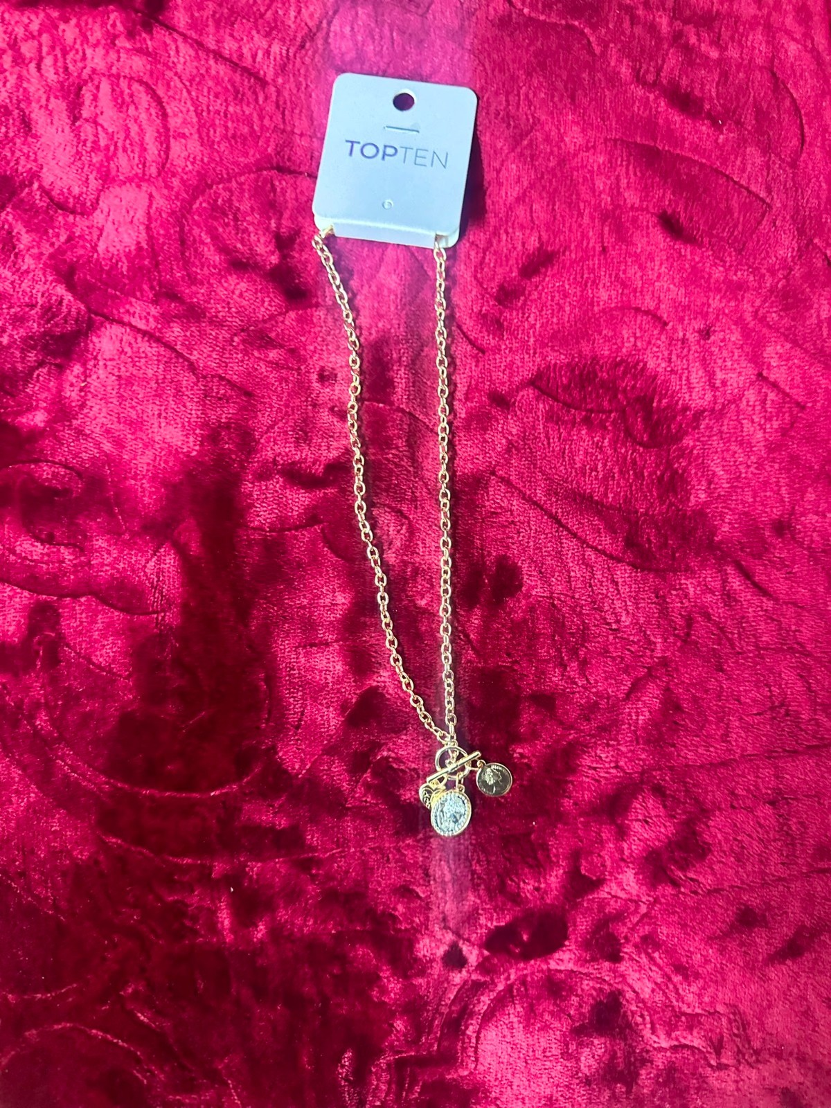 Elegant gold necklace for women, suitable for everyday wear, lightweight, a grea
