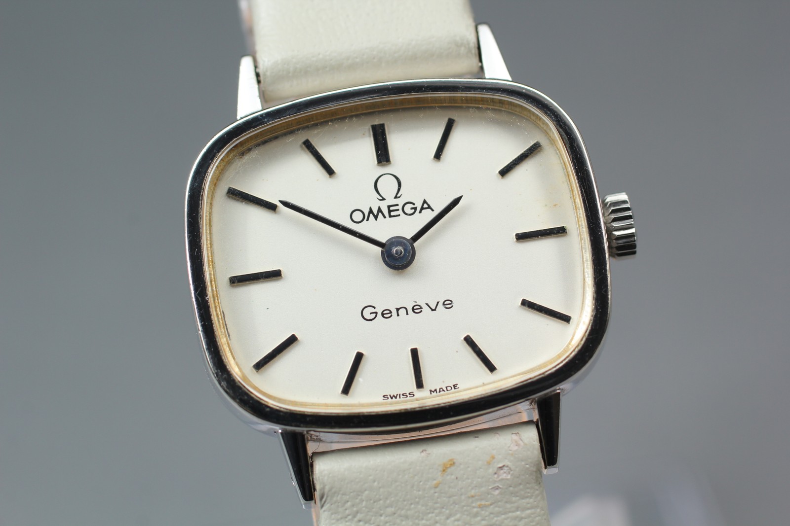 1976 Near MINT OMEGA Geneve 24mm 511.413 Manual White Dial Women’s Watch Vintage