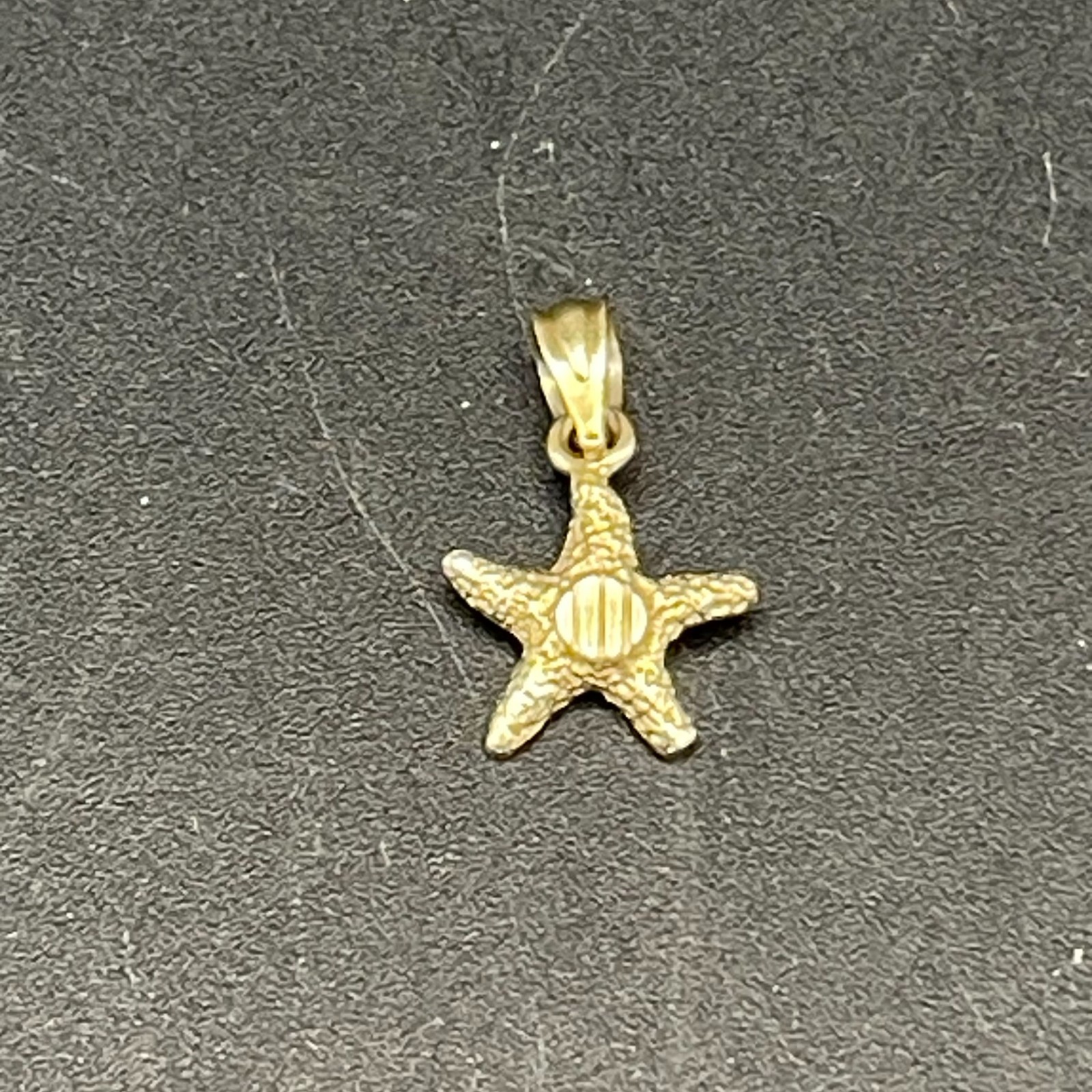 14K Gold Starfish Charm • Signed 14K KDZ • 10.3–12.2 mm • 0.6 g
