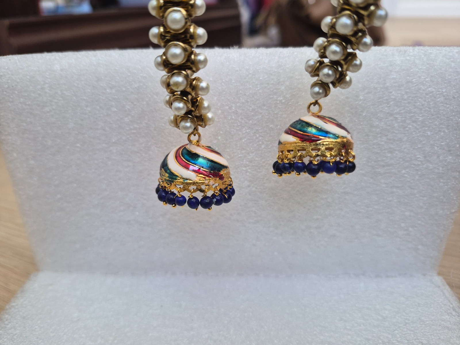 Classy design with pearls vintage earrings for women