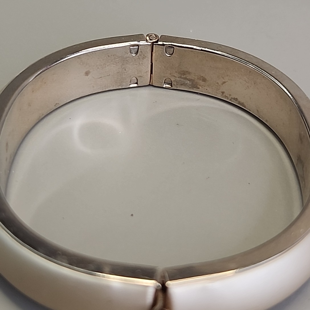Vintage Etched Bangle Bracelet 10mm Hinged Satin Silver Tone Push Lock 6.5″