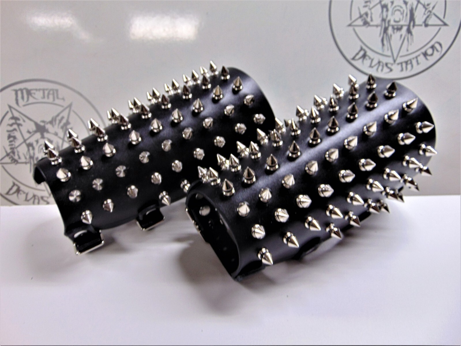 JUDAS ISCARIOT LEATHER SPIKED GAUNTLET BLACK METAL (MDLG0006)