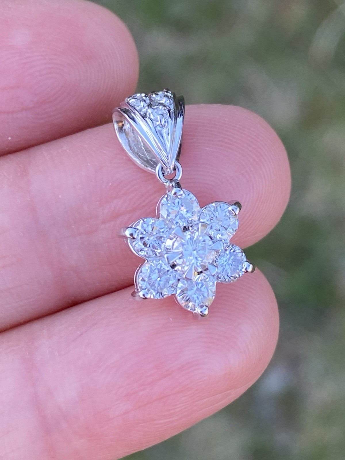 Platinum 1.00TCW 100% Natural Round Diamond Cluster Pendant