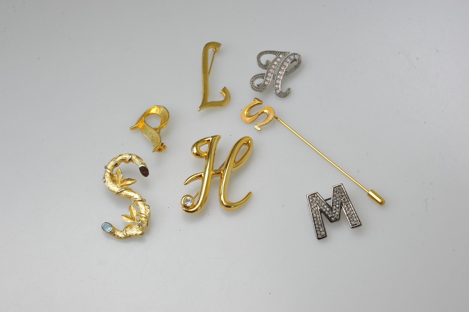Vtg to now LOT brooch pin monogram initials some signed Monet AK Sarah AJ27