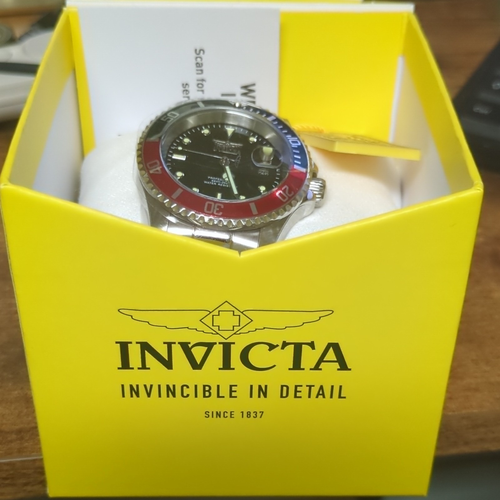 Invicta Pro Diver Men’s Quartz Diver Watch Black Dial Pepsi Bezel Date w/Box