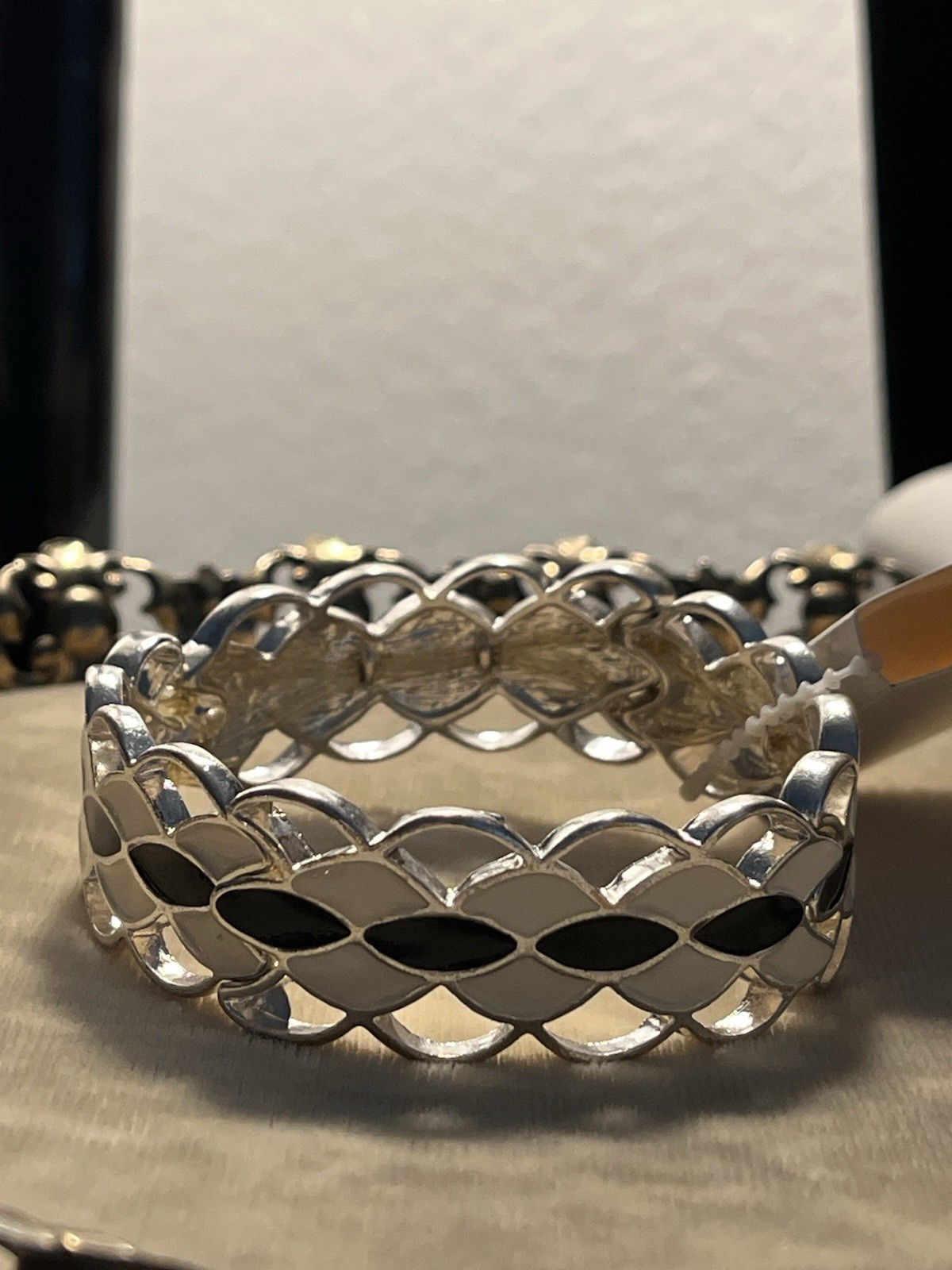 ACCENT Silver Tone Black Cream Enamel Scalloped Stretch Bracelet NWT 519925BS