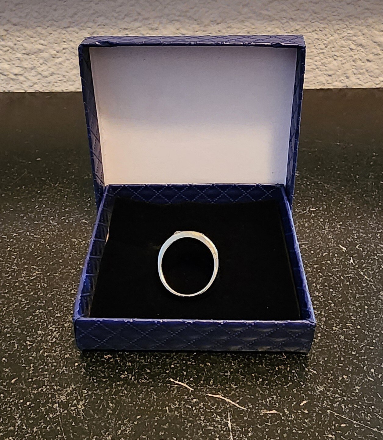 Elegant Temperament Band Ring With Flower Shape Pattern Oil Dripping Ring.