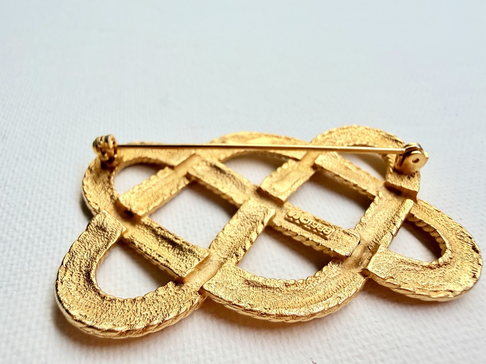 Vintage JJ Jonette 1988 Celtic Knot Brooch Gold Tone Interwoven Rope Signed
