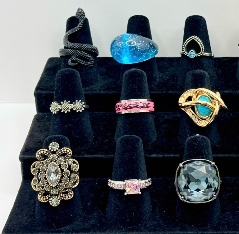 Lot of 18 Fashion Rings Sizes 6 to 6.5 1 Premier Design Contemporary R-45