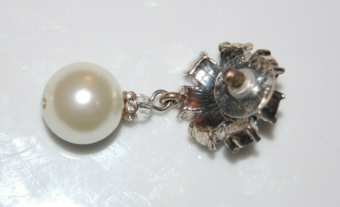ELEGANT COUTURE RHINESTONES SILVERED METAL FAUX PEARL DROP DANGLE POST EARRINGS