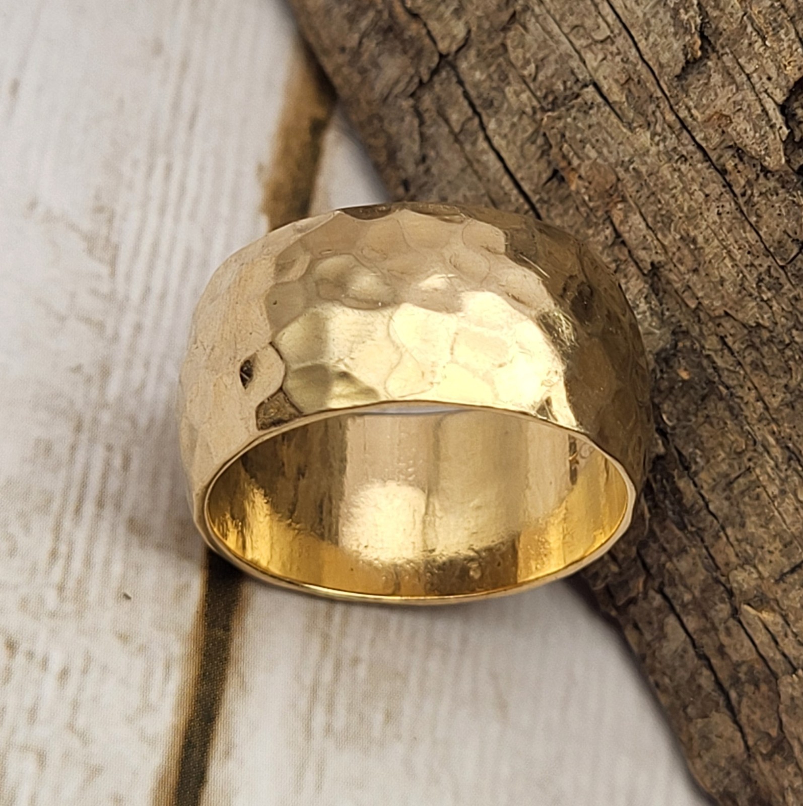 Vintage 14K Yellow Gold 10mm Wide Hammered Wedding Band Ring Sz 8