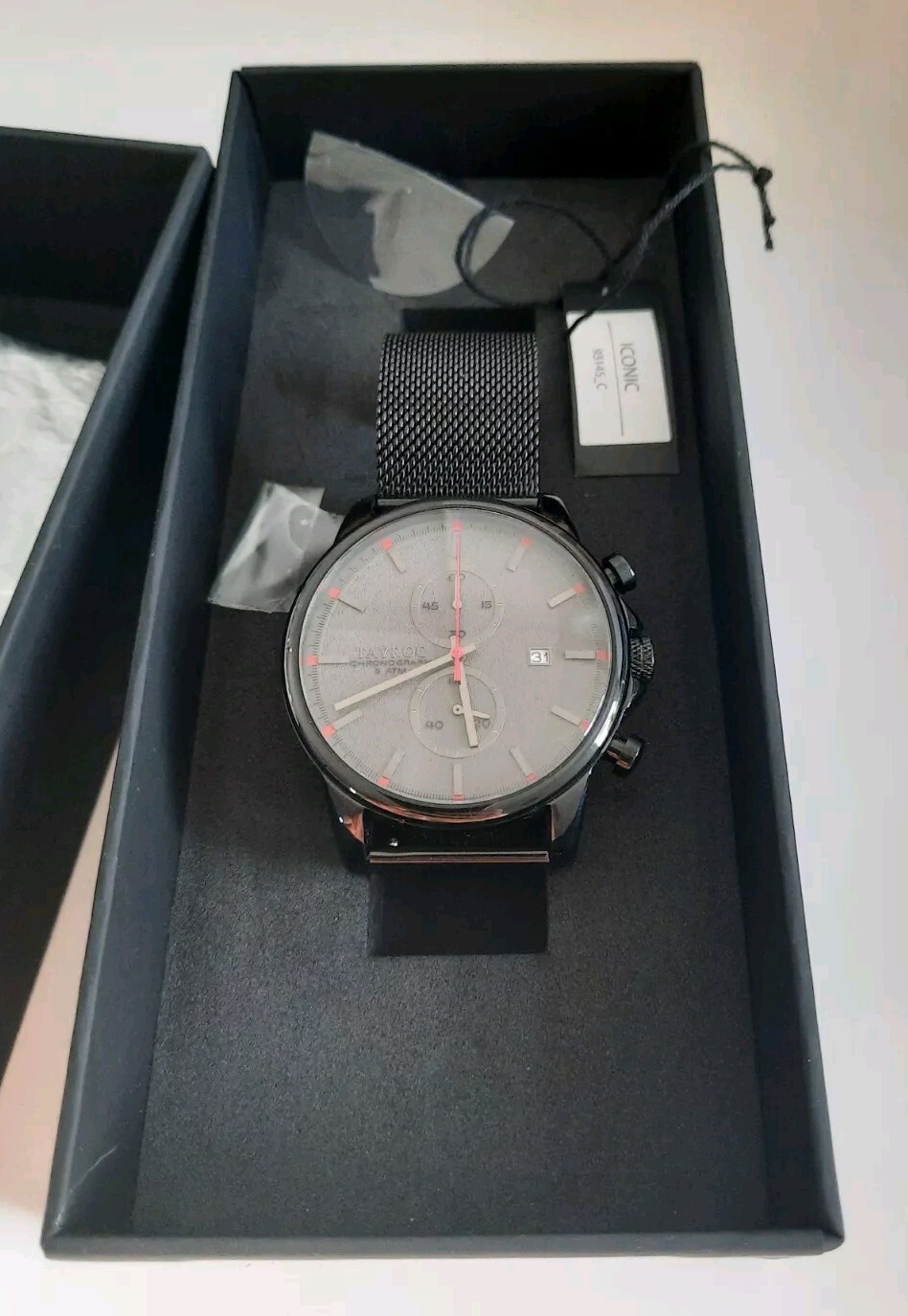 Tayroc Iconic TY338 Black Red 42 mm Chronograph Quartz w Black Mesh