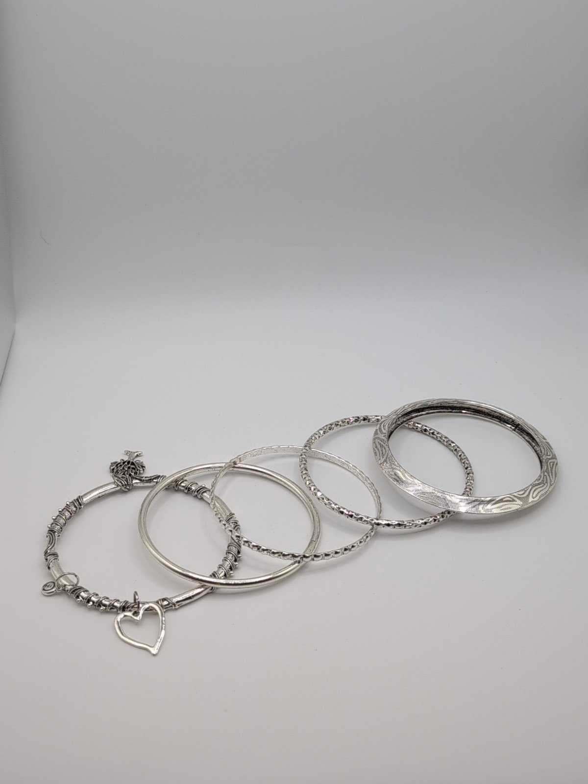 Signed C1046 5 Silver Tone Bangle Bracelet Set With Charms 8.5″