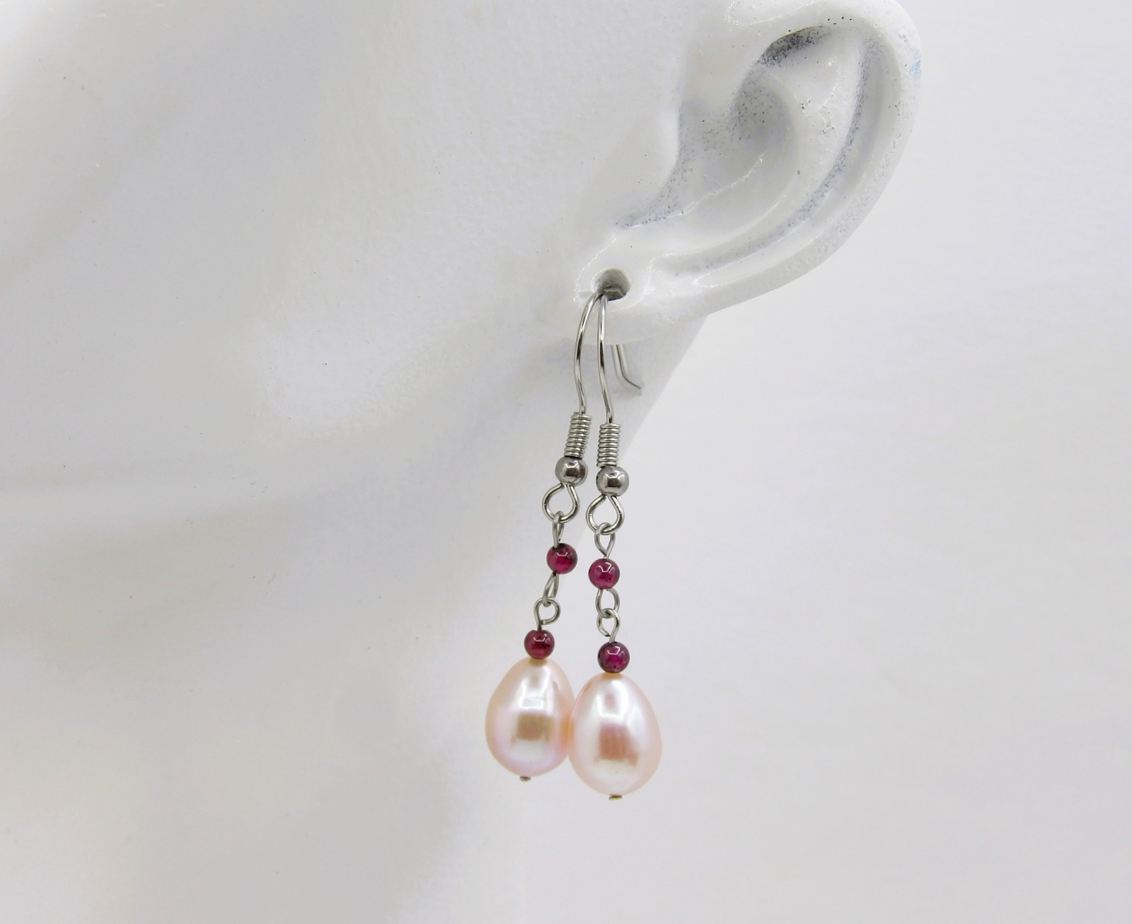 Garnet & 10.8mm HQ Oval Freshwater Cultured Cream Pearl Dangle Earrings ERD22