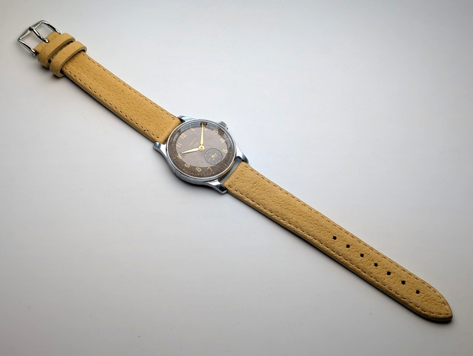 Vintage Pobeda (Победа) Gilt Dial Watch, 15 Jewel PChZ (ПЧЗ) 2602 Movement, 1958