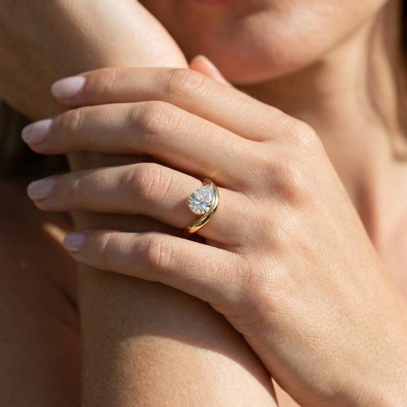 East West 2.0 CT Pear Cut Moissanite Solitaire 14K Gold Curved Ring For Her