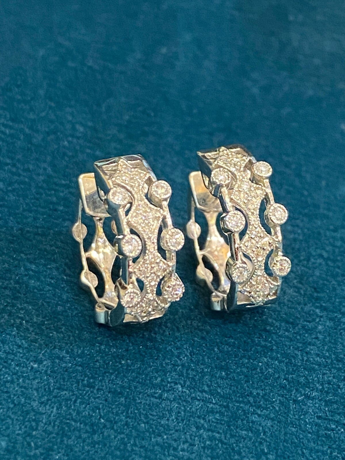 Pave 0.45 Cts Round Brilliant Cut Natural Diamonds Hoop Earrings In 750 18K Gold