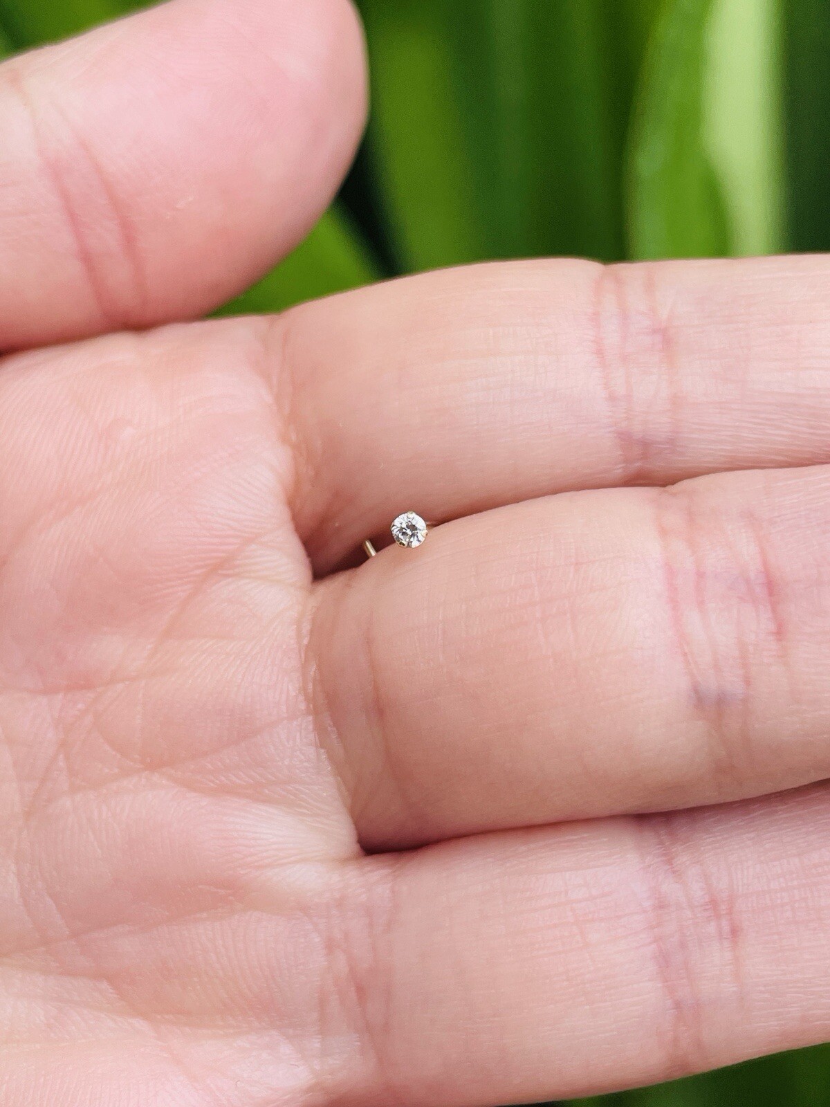 Nose Ring Screw 22 Gauge 1.5mm-3mm Round Natural Diamond 14K Yellow Gold