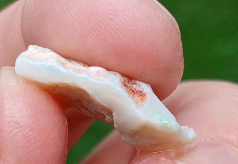 Australia Opal Mintabie Chips R802 5 Carat Faint Pink, Green Low Grade