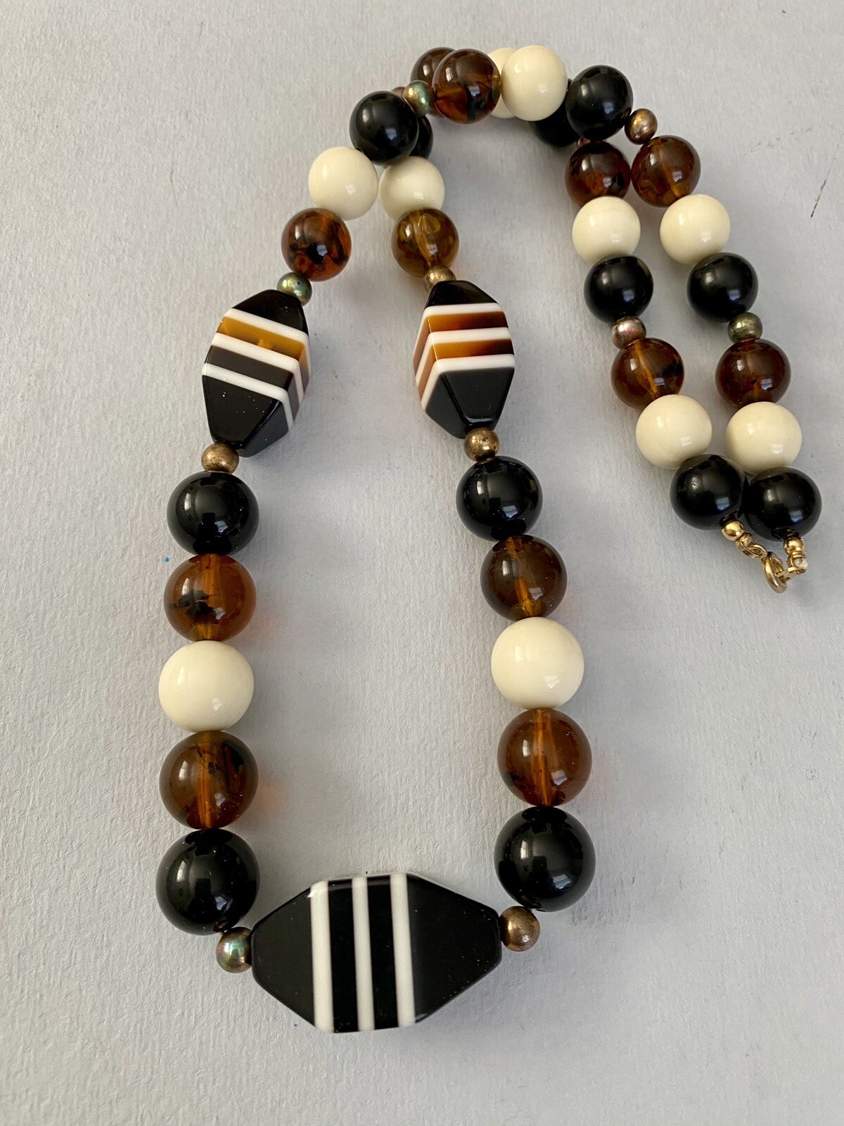 Vtg Tortoise Brown Black Ivory Chunky Abstract Lucite Plastic Beaded Necklace