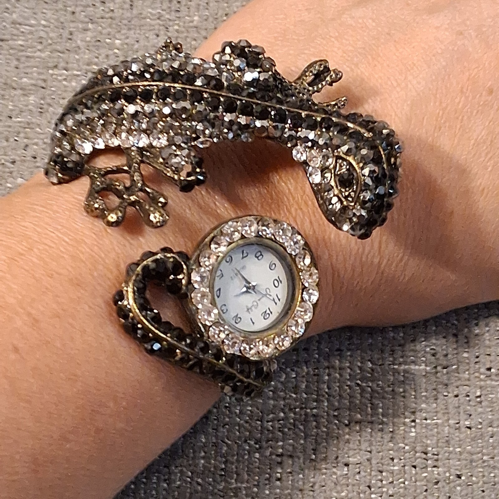 Jessica Carlyle Vintage Style Lizard Bangle Cuff Watch Rhinestone Gold Tone