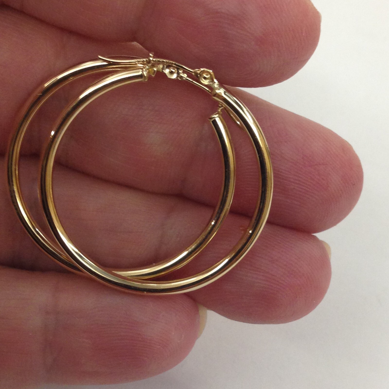 Fashion 10k Yellow Gold 2.0mm x 30mm Round Shiny Runway Tube Hoop Earrings