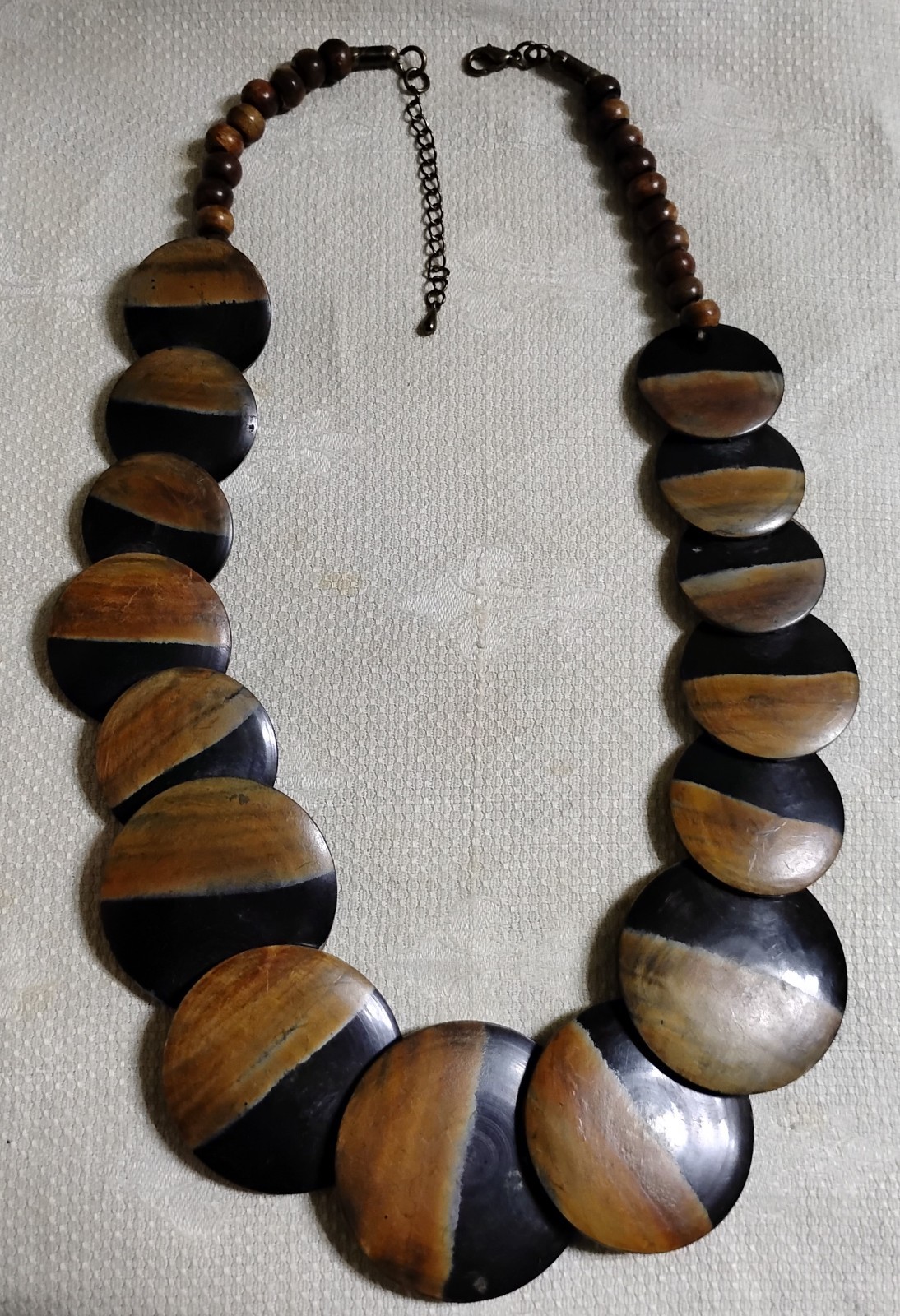 GT Metal Half Wood Grain Half Black Graduated Wood Disk Bead 25″ Necklace
