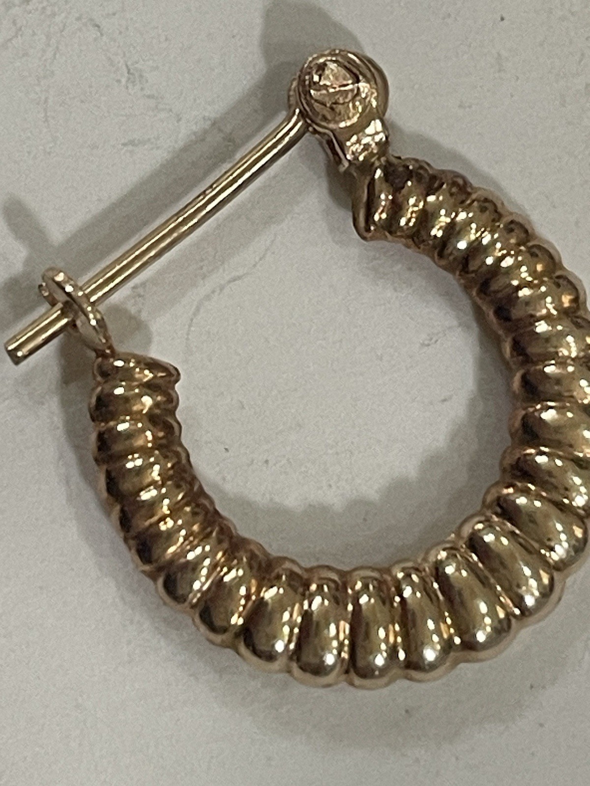 Yellow Gold Puffy Round Shape Pattern Hoops Earrings 1g / 0.5 inch USED READ