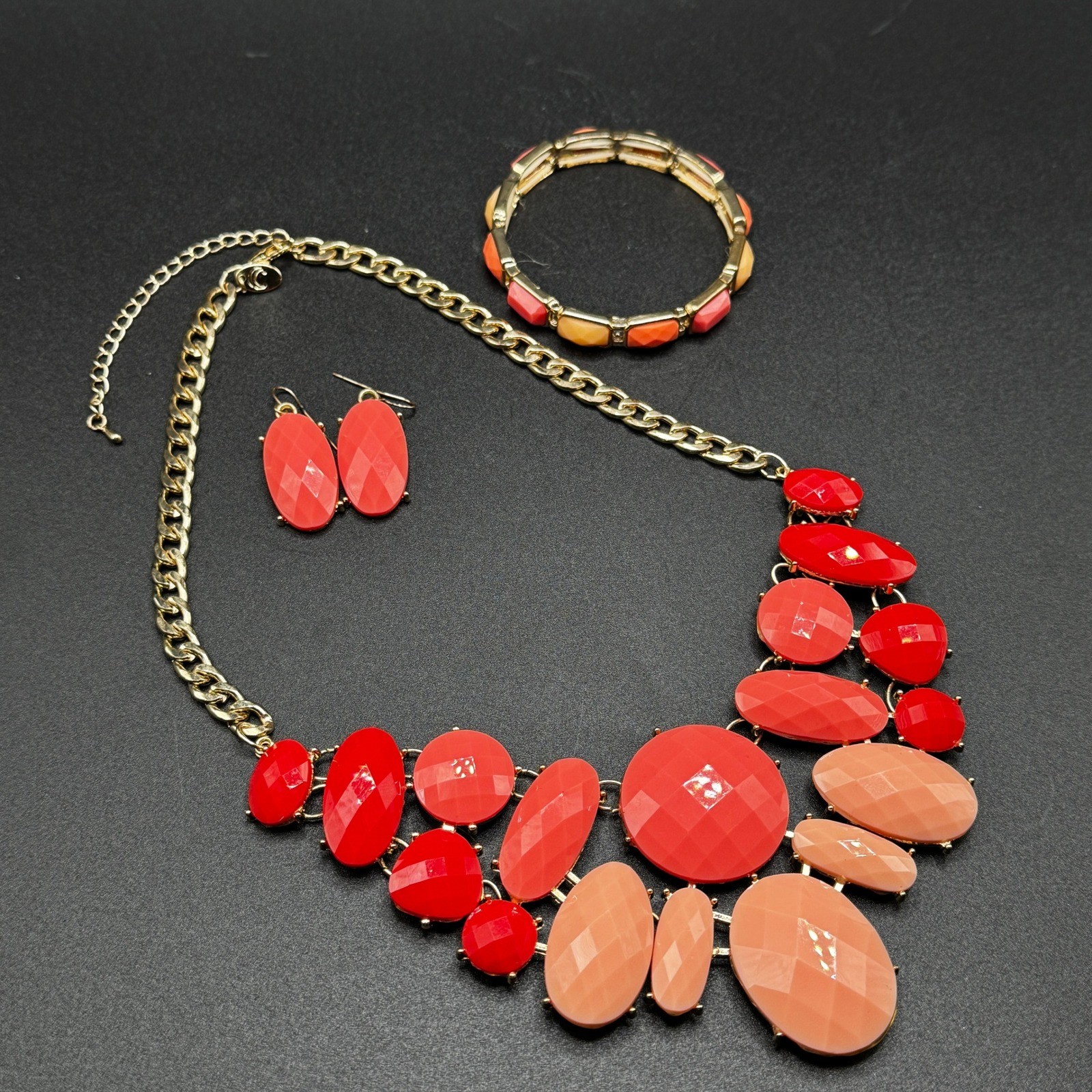 Chico’s Coral Red Statement Necklace Bracelet Earring Set Gold Tone Faceted Bold