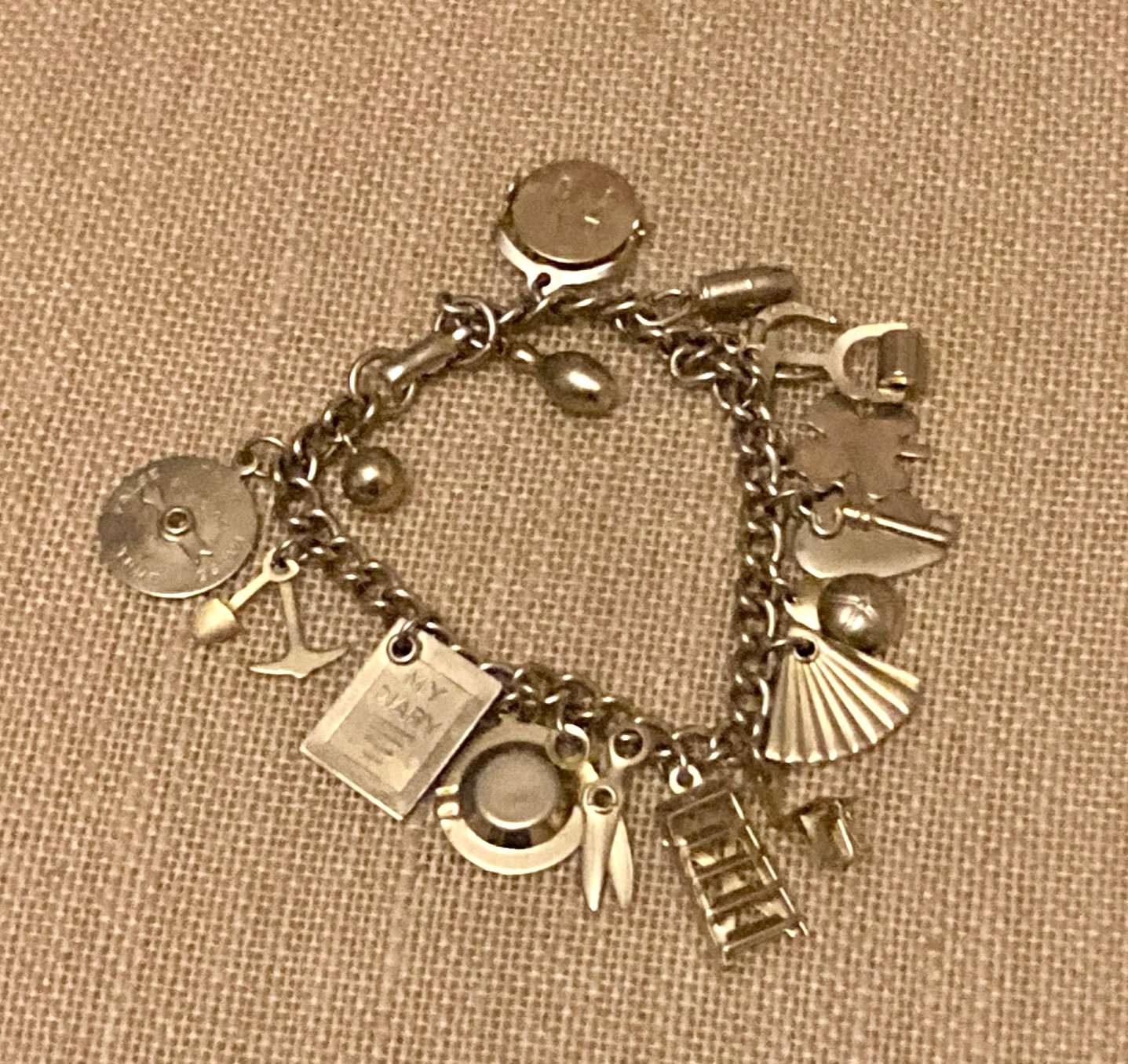 Vintage Coro Multi Dangle Charm Bracelet Gold Tone Signed 6.75″L