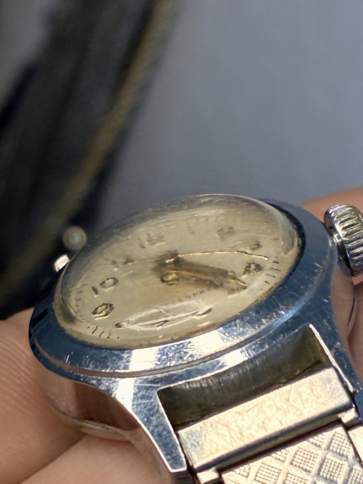 Timex Vintage Women’s Mechanical Watch, Shock-Resistant, Silver Dial, 17J WORKS