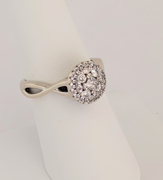 2/3 Carat Diamond Ring 14K Gold 4.6 Grams Retail $2099 Make me An Offer!