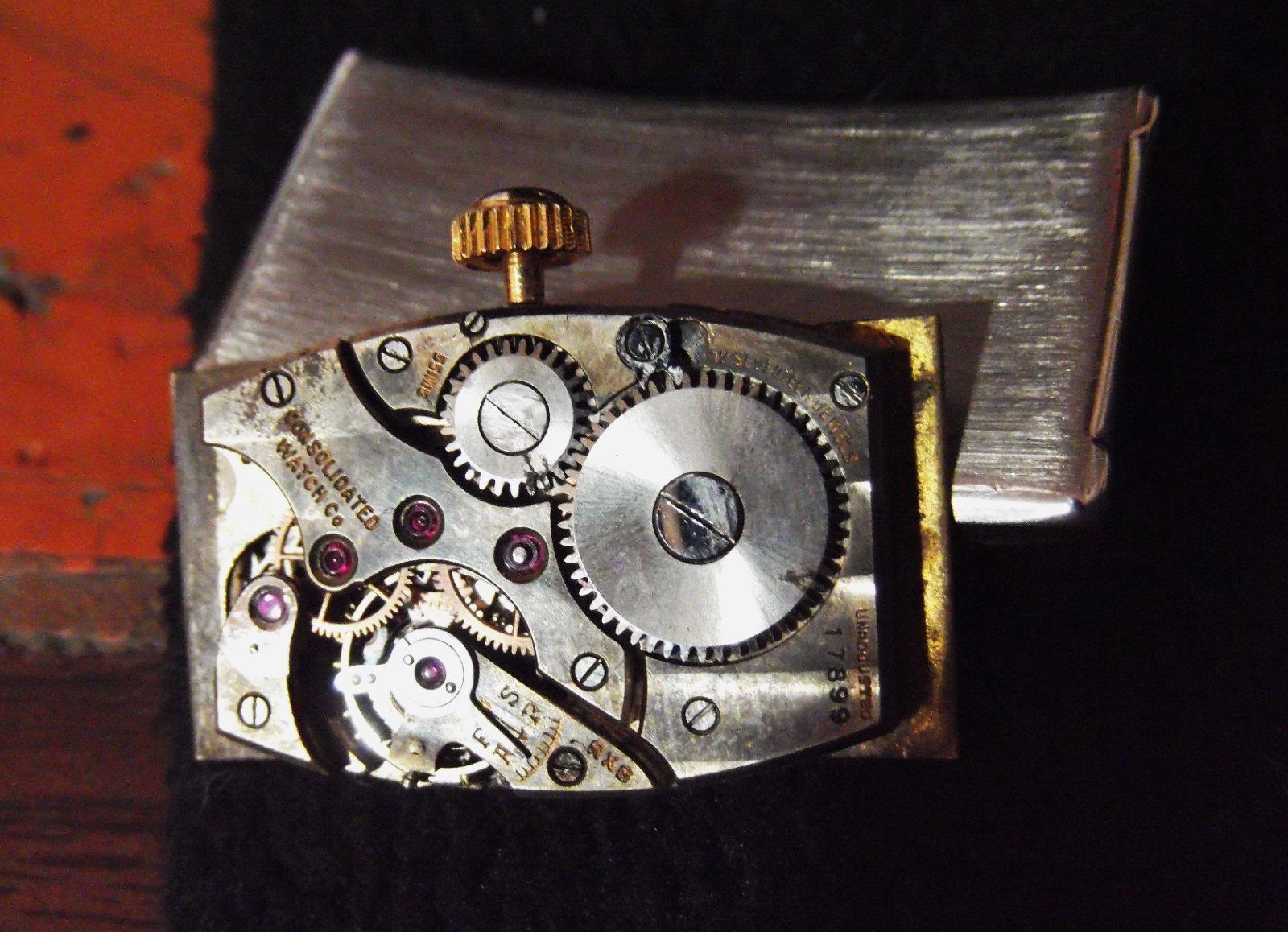 VINTAGE ART DECO BROADWAY CURVED MEN’S WATCH 1OK G/F BAND MANUAL WIND