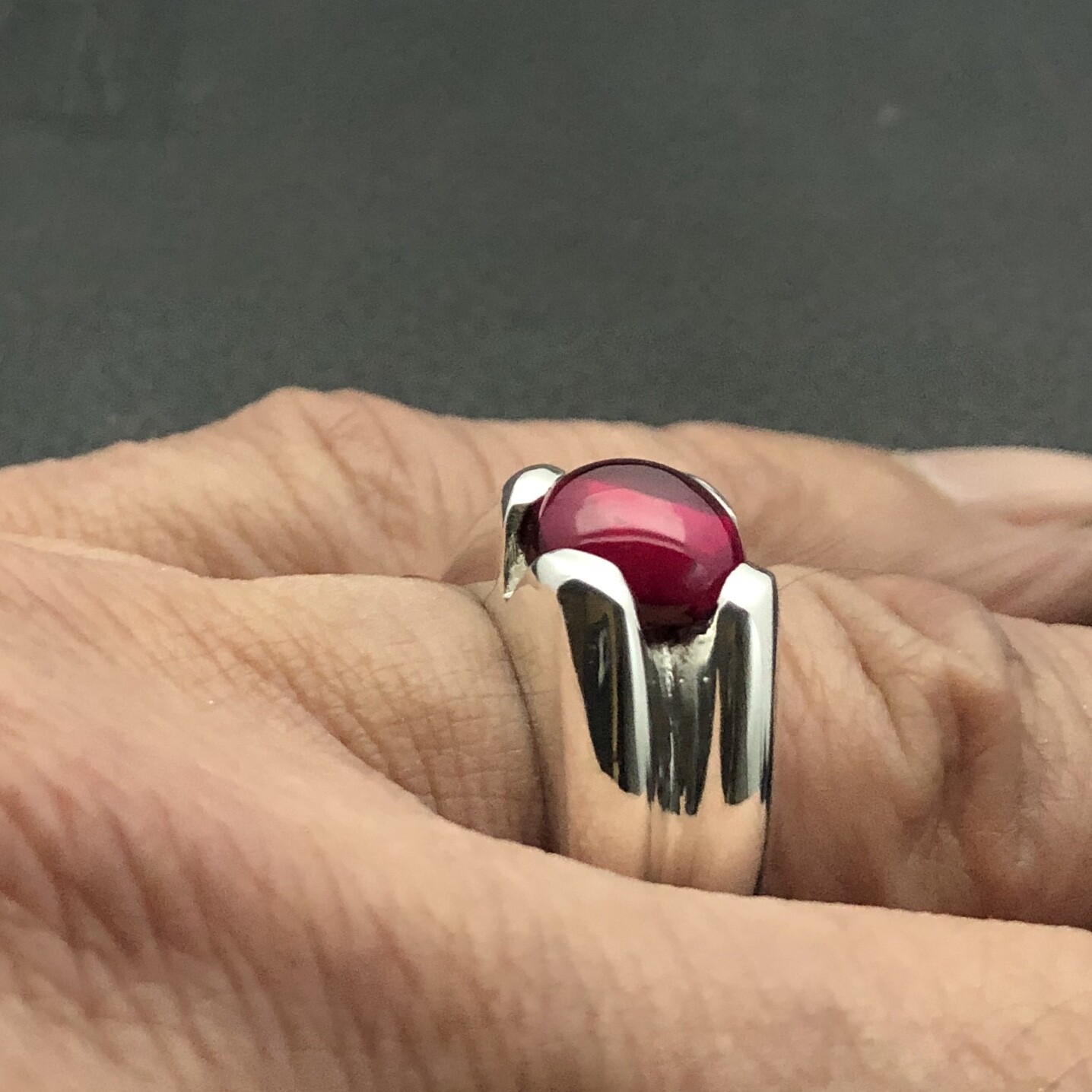 MJG STERLING SILVER MEN’S RING. 10MM LAB RUBY CAB. SZ 10.5. 15 GR