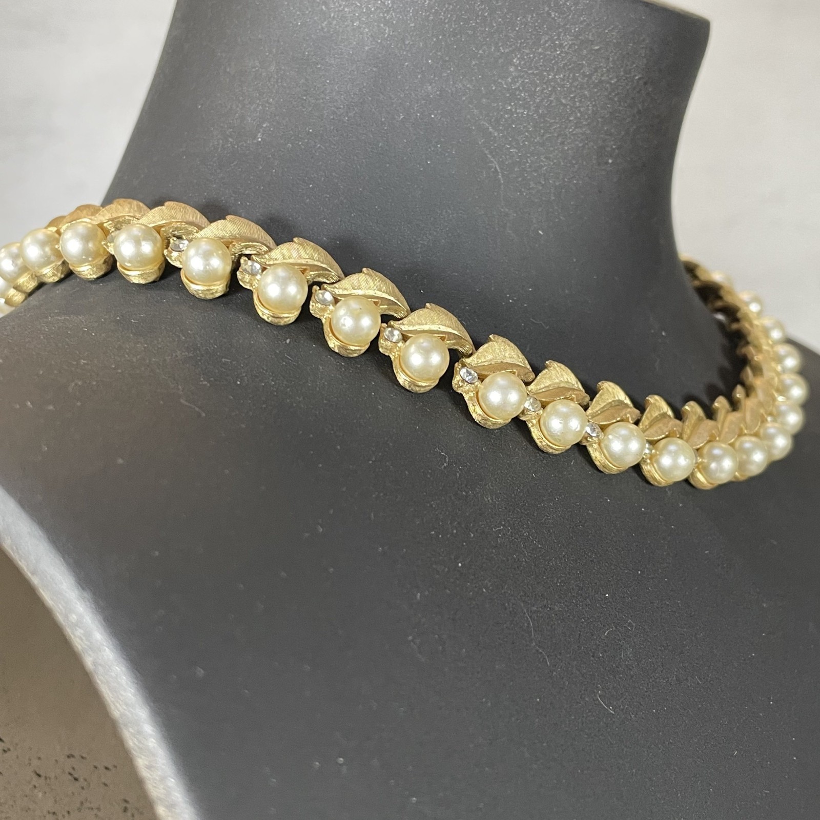 Vintage Trifari Gold Tone Leaf Faux Pearl Rhinestone Choker Necklace Signed 12″