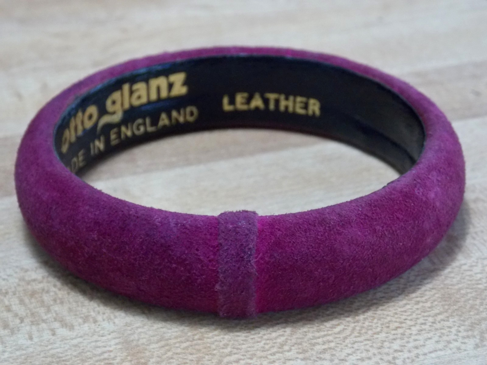 OTTO GLANZ MADE IN ENGLAND BURGUNDY SUEDE LEATHER BANGLE BRACELET Size 8 Vintage