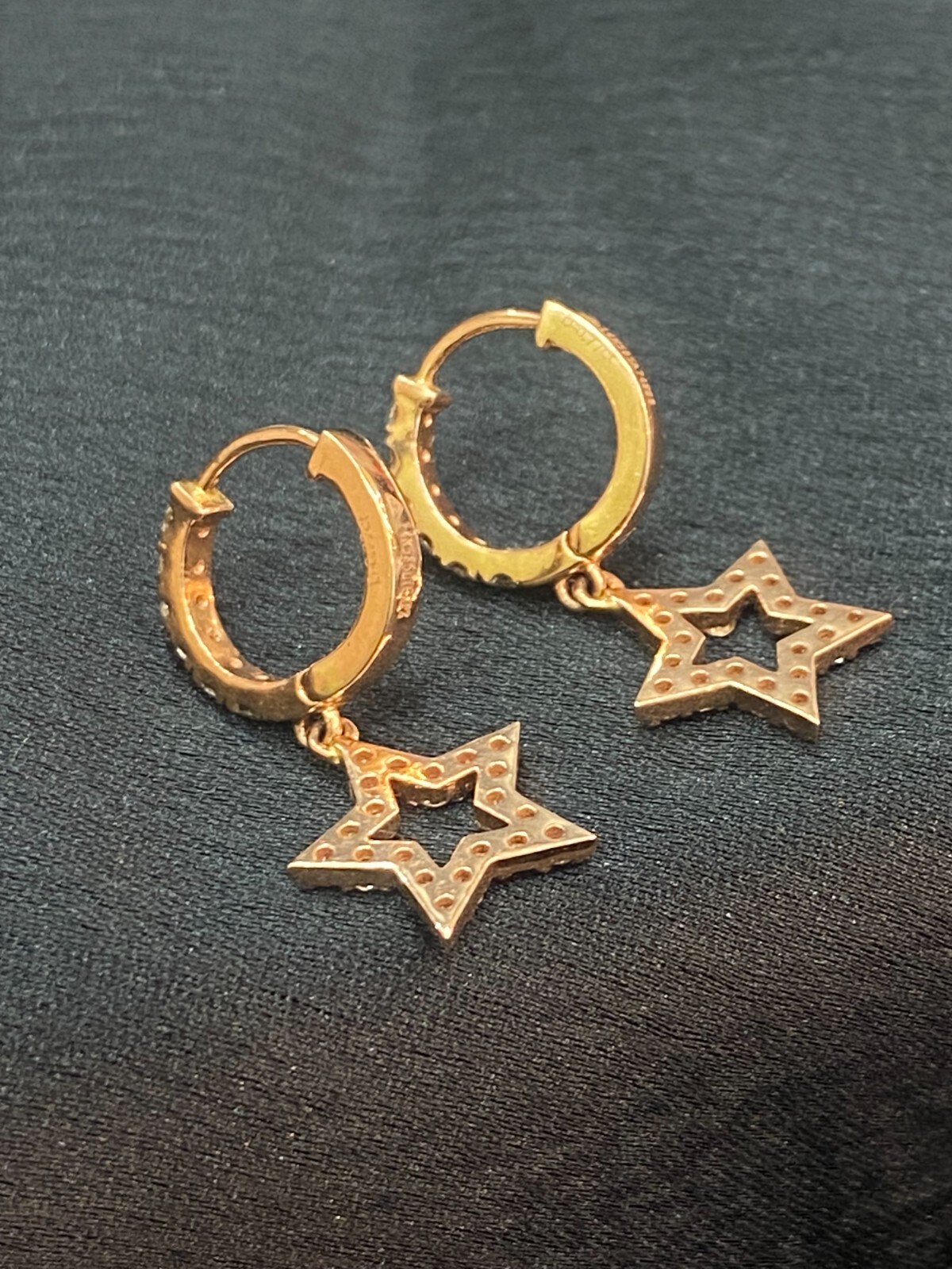 Stunning 0.89 Cts Round Brilliant Cut Diamonds Star Dangle Earrings In 14K Gold