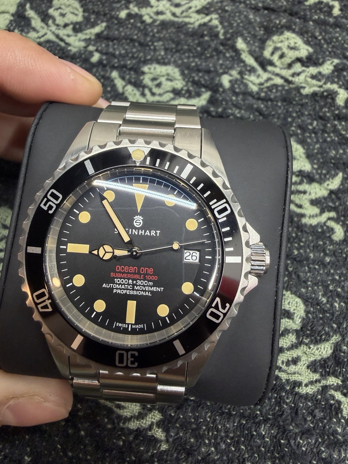 Steinhart Ocean One Automatic Diver 300m “Vintage Red”