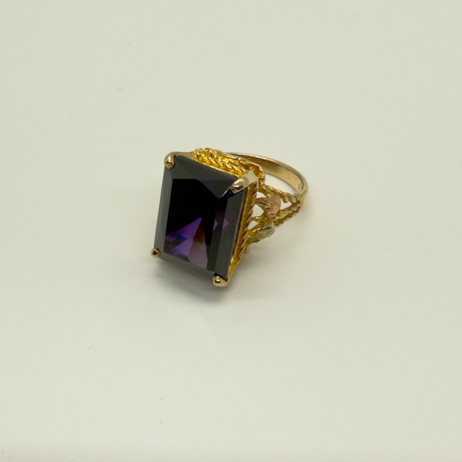 Vintage Landstrom’s Black Hills Gold 10K & 12K Synthetic Alexandrite Ring Sz 6