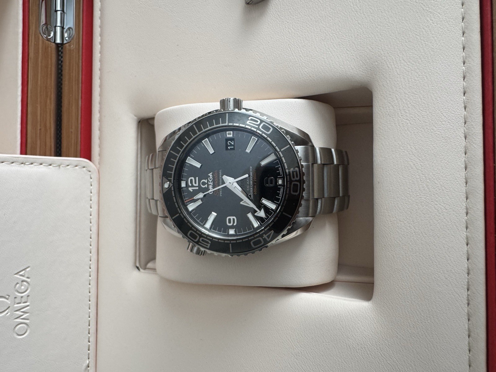 OMEGA Seamaster Planet Ocean 39.5mm 600m Auto Black Dial Date Box Papers
