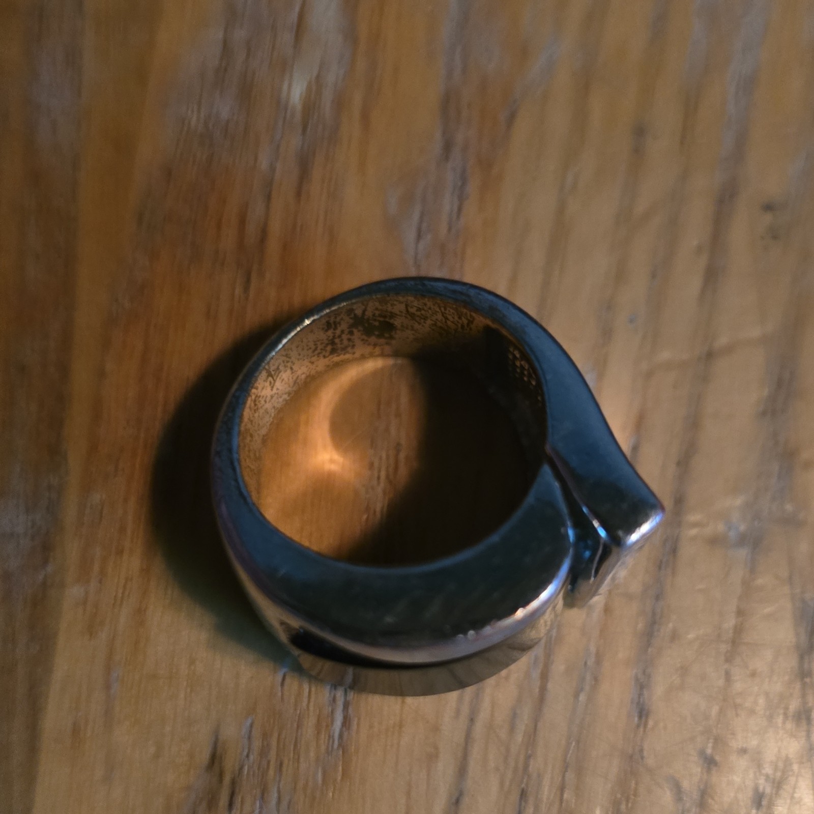 Silver Tone Metal Band Ring Black Inlay Adjustable Ring Size 6.5 No Stone