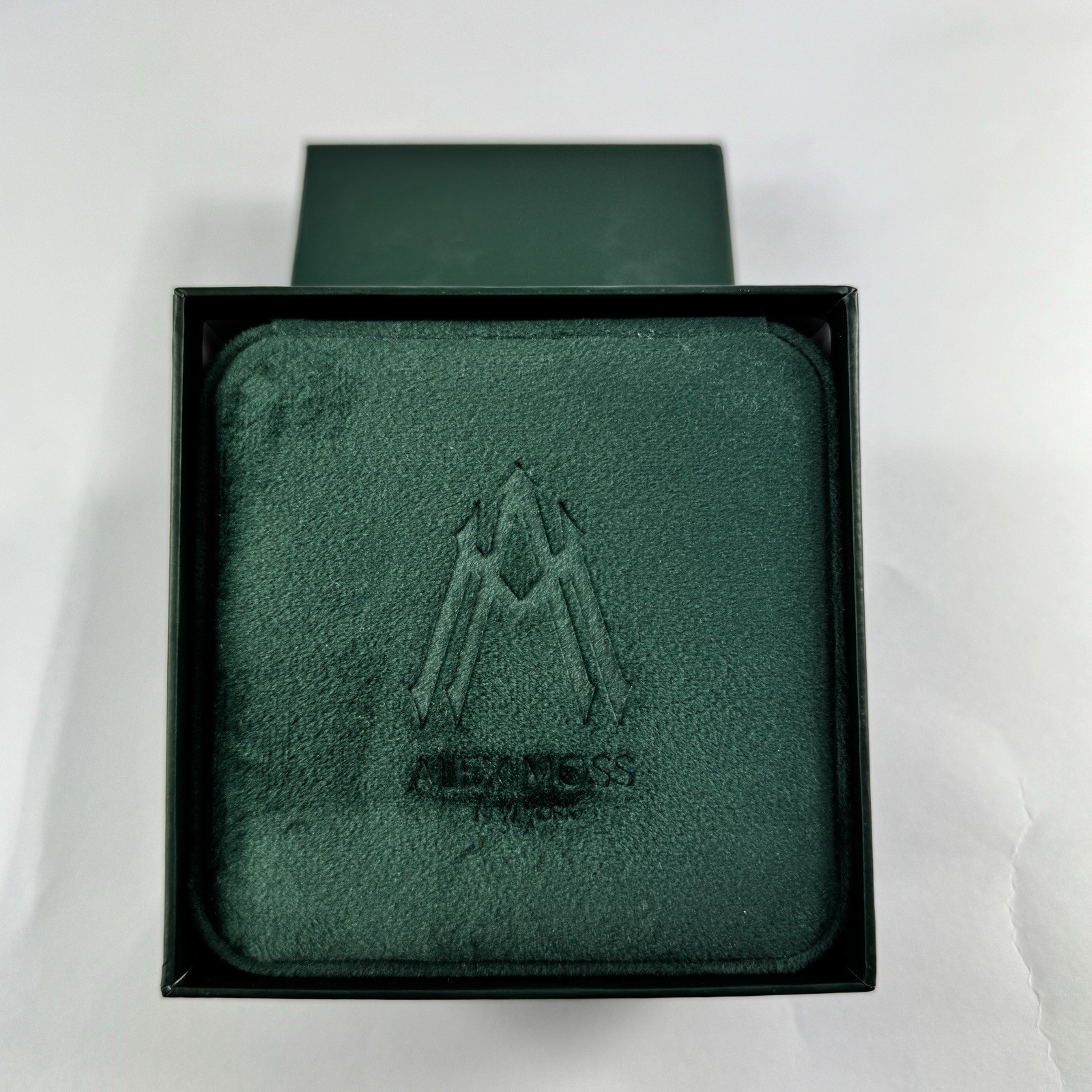 Alex Moss – Nirvana 14ct Yellow Gold Cross Pendant