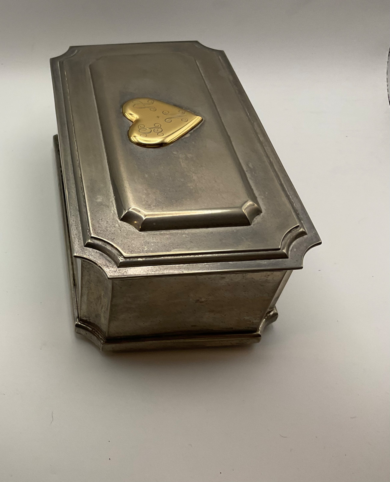 Lenox Williamsburg silver plated jewelry box with heart 7×4 1/4×2 1/2 inches