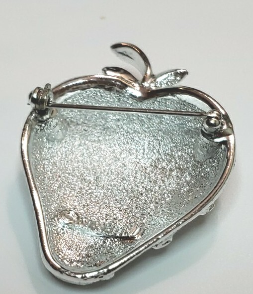 Sarah Coventry Silver Strawberry Silver Tone Metal Brooch Pin Lapel Scarf Pin