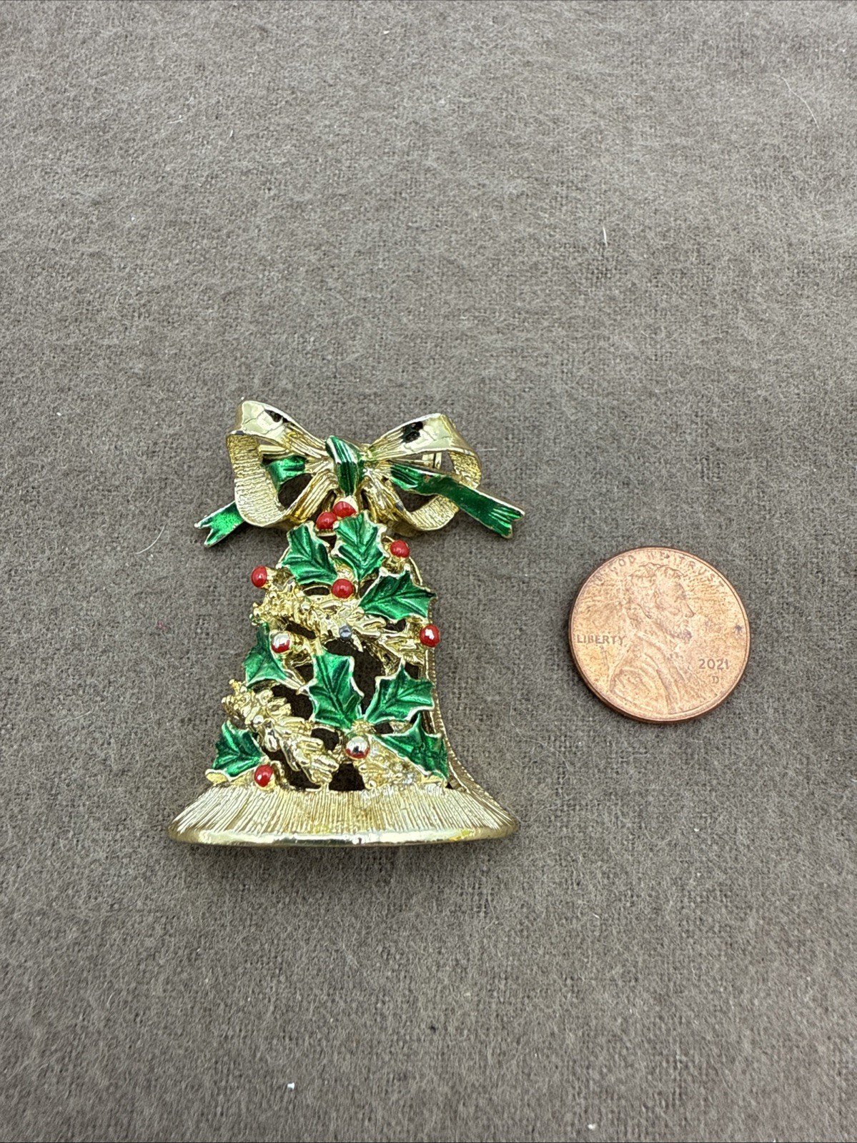 Gerry’s Signed Christmas Pin Bell w/ Holly and Ribbon 2″