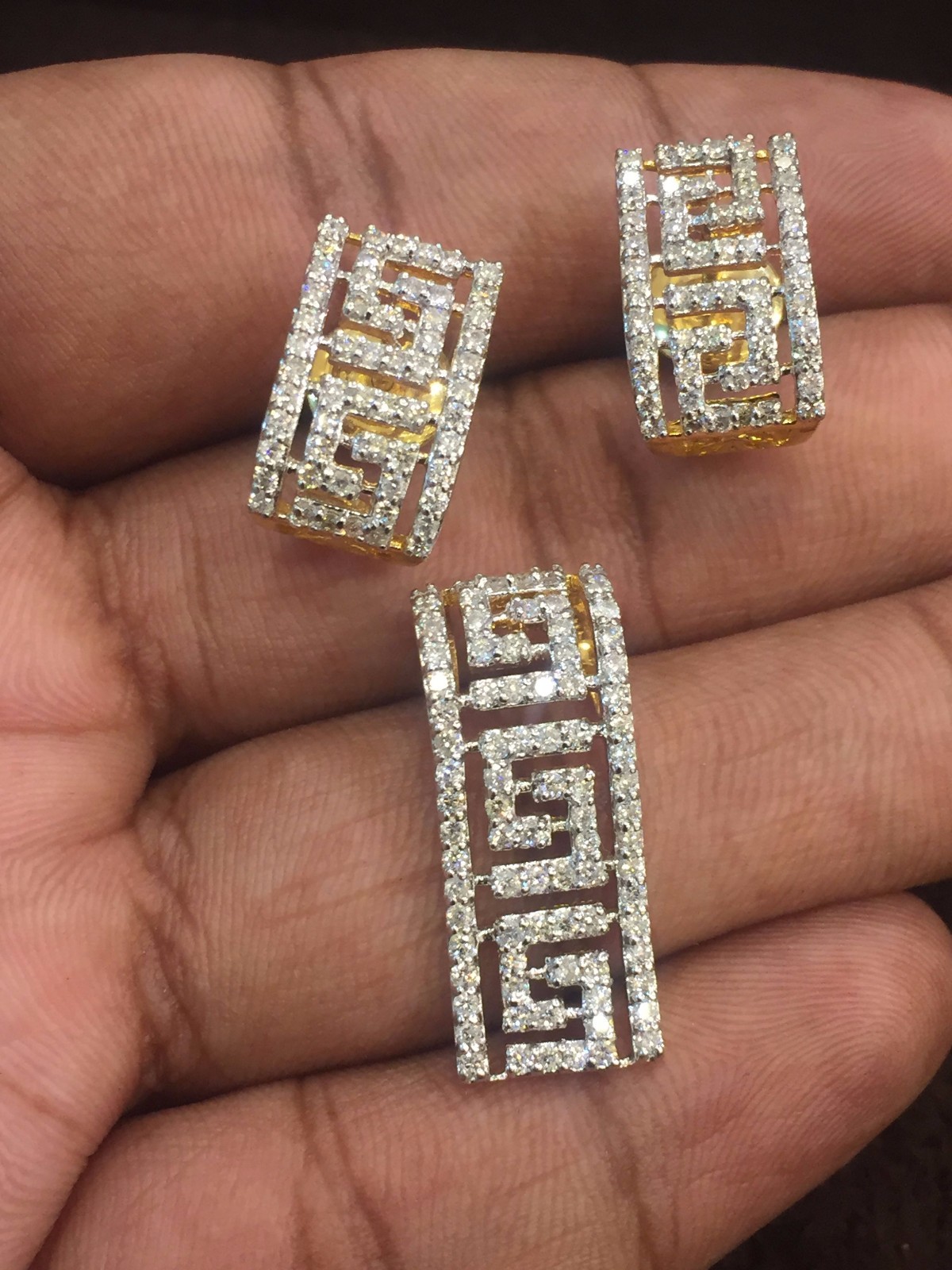 Pave 1.90 Cts Round Brilliant Cut Diamonds Pendant Earrings Set In 585 14K Gold