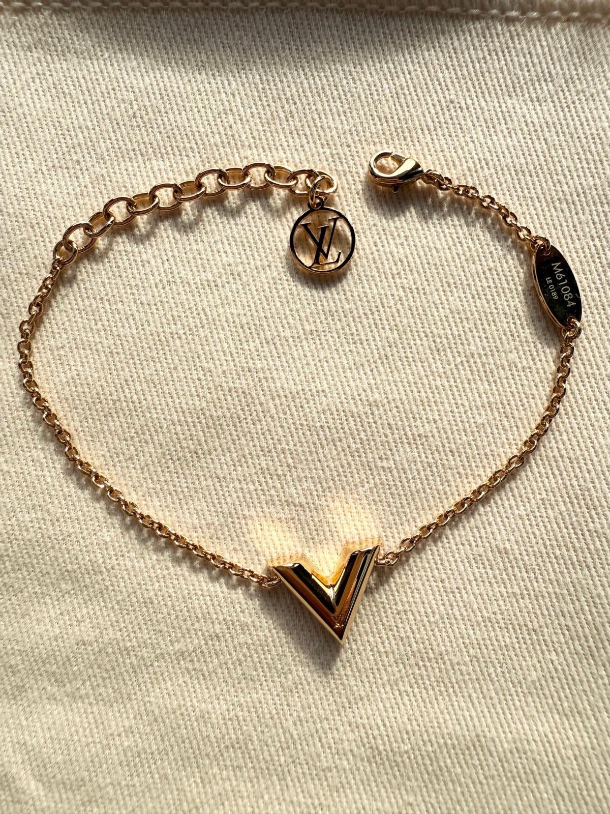 Louis Vuitton LV V Gold Tone Chain Bracelet M671084 22cm w/ Box & Dust Bag